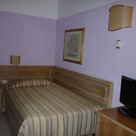 Hotel Ascot Binasco Exteriör bild