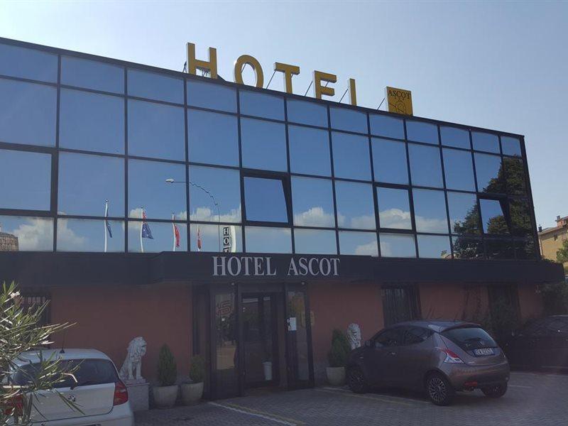 Hotel Ascot Binasco Exteriör bild