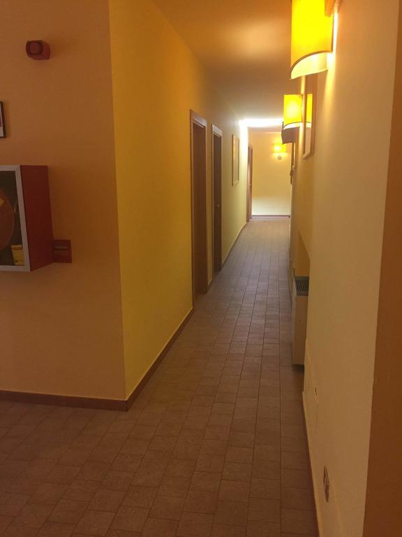 Hotel Ascot Binasco Exteriör bild