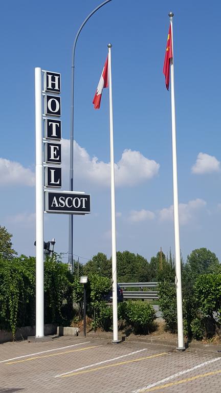 Hotel Ascot Binasco Exteriör bild